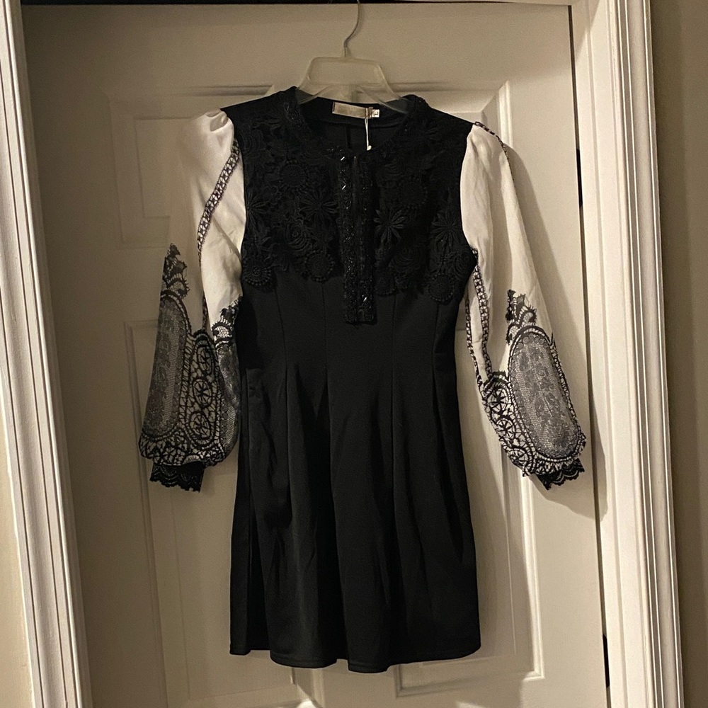 🔥Bundle 5 for $15🔥 Elegant Black and White Lace Dress